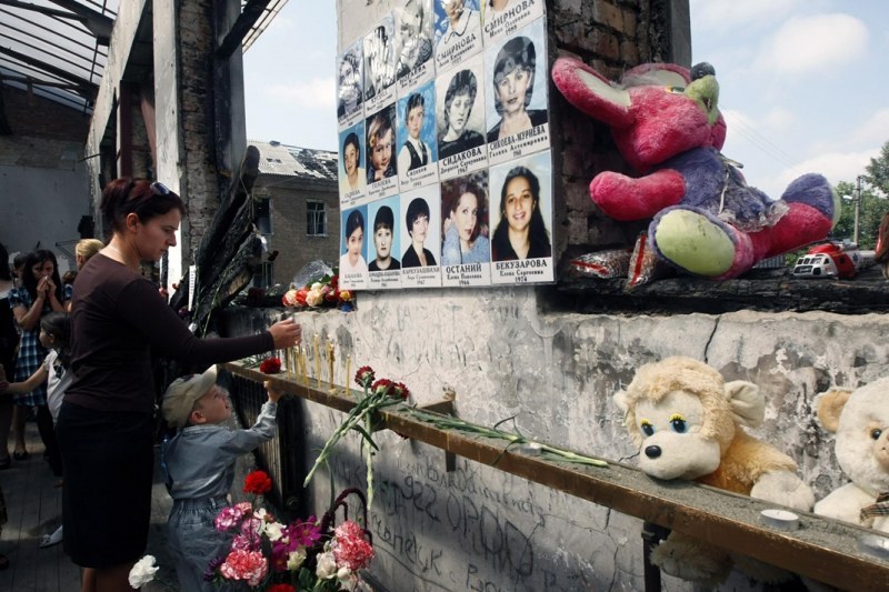 На този ден: 17 години от трагедията в Беслан