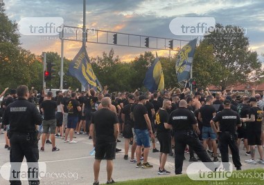 Феновете на Ботев тръгнаха към гостуващия сектор на стадион Локомотив