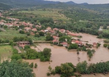 Доброволци ще помагат в разчистването след наводнението в село Каравелово По рано