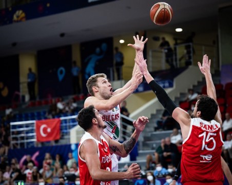 България опита, но силите не стигнаха за победа срещу Турция на Европейското по баскетбол