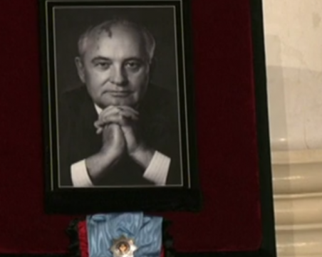 Хиляди руски граждани присъстваха на погребението на Горбачов