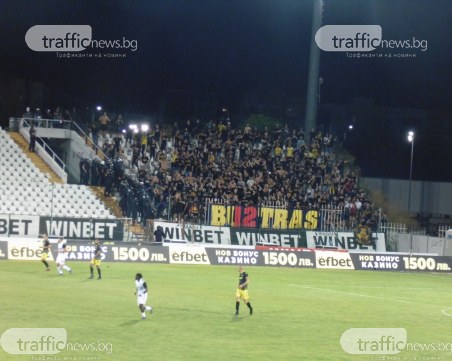 Напрежение на дербито! Летят, седалки, бомбички и ракети