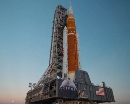 Около 400 000 души се очаква да наблюдават изстрелването на ракетата на НАСА към Луната