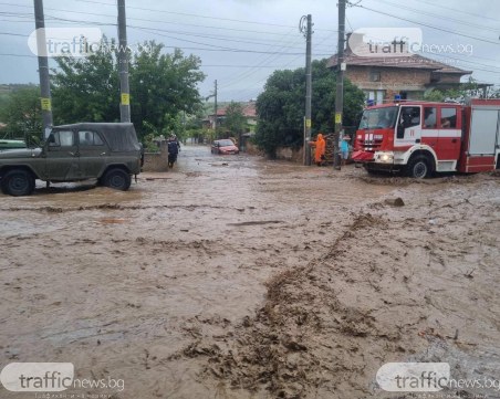 Продължава евакуацията на хора в Карловско, националното следствие започва проверки
