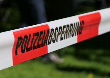 Полицията в Берлин съобщи че нейни служители са застреляли днес