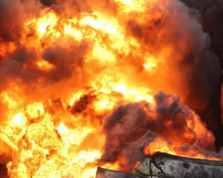 Двама души загинаха при взрив в Гърция