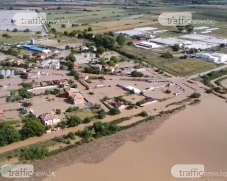 Мъж цял ден седял на покрив в Трилистник и не е искал да се евакуира