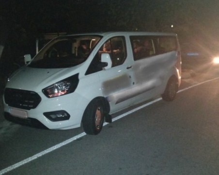 Нова катастрофа с бус с мигранти след гонка с полицията