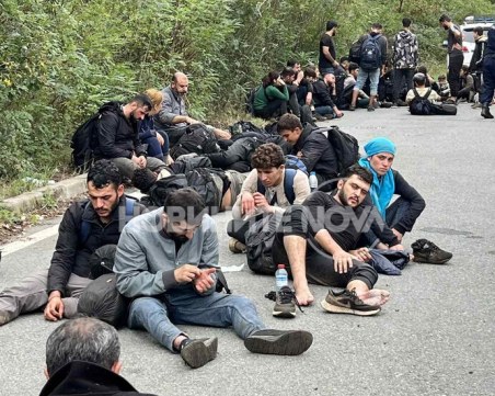 Заловиха 50 сирийци на главен път в Бургаско