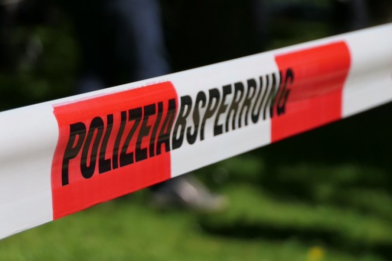 Полицаи в Берлин застреляха мъж, убил жена с брадва