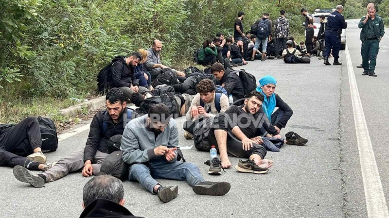 Заловиха 50 сирийци на главен път в Бургаско