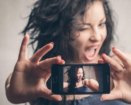 Откриха Музей на селфито в Букурещ