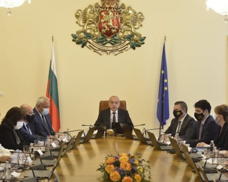 Служебното правителство започна смяната на посланици