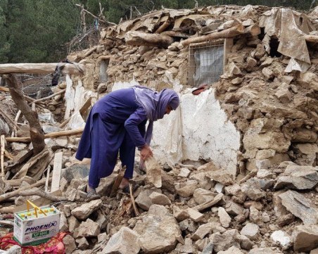 Загинали и ранени при мощно земетресение в Афганистан тази нощ