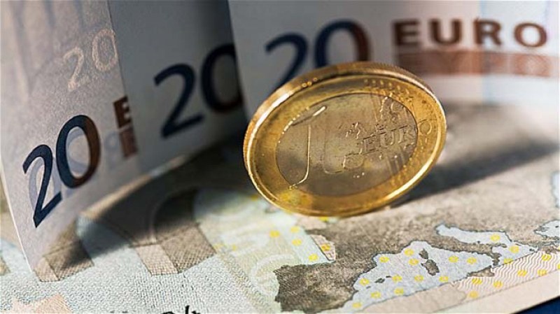 Еврото поевтиня заради газовата криза, стигна ново 20-годишно дъно