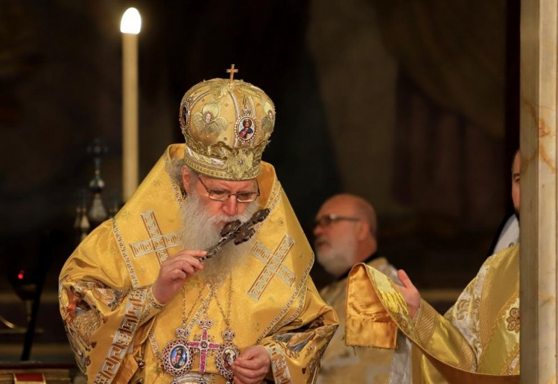 Патриарх Неофит остава в болница