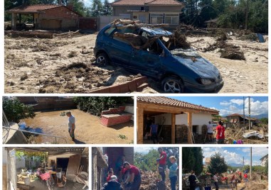 Стотици доброволци пристигнаха днес в наводнените села Каравелово Богдан и