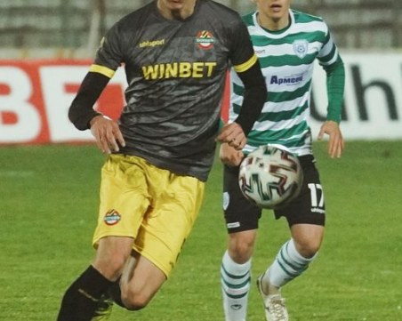 Ботев Пловдив продаде Младеновски  в Северна Македония