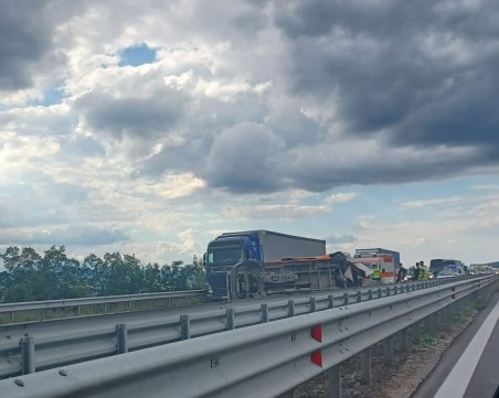 Две верижни катастрофи на АМ 