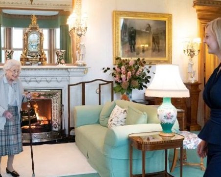 Елизабет Втора назначи Лиз Тръс за премиер на Великобритания