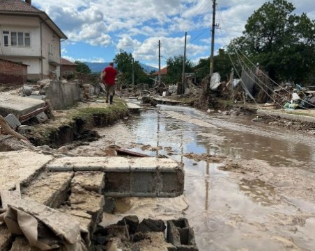 Над 320 къщи са пострадали от наводненията в Карловоско, ще вдигат отново разрушените