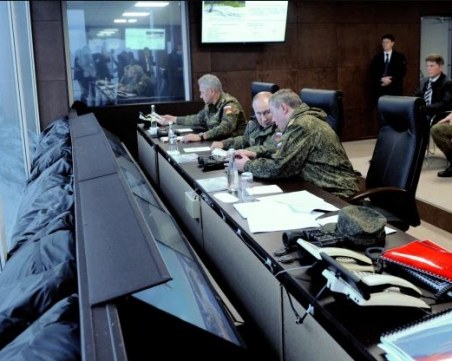 Путин и Шойгу на военно учение на хиляди километри от Украйна