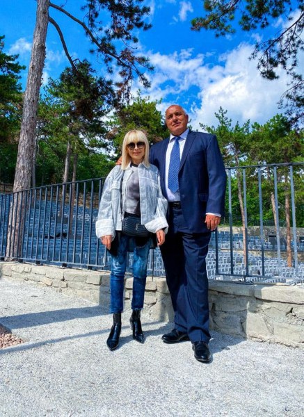 Лидерът на ГЕРБ Бойко Борисов публикува снимка с примата на