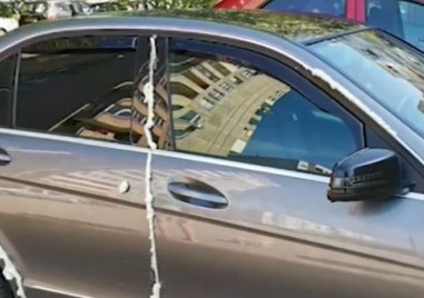Мъж  намери  автомобила си със залепени врати с монтажна пяна