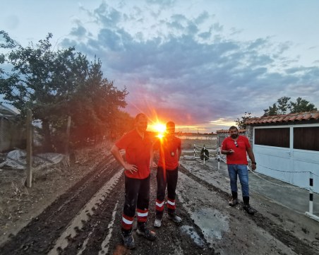 Доброволци от Карловско: Няколко къщи се наводниха повторно заради затлаченото корито на Стряма