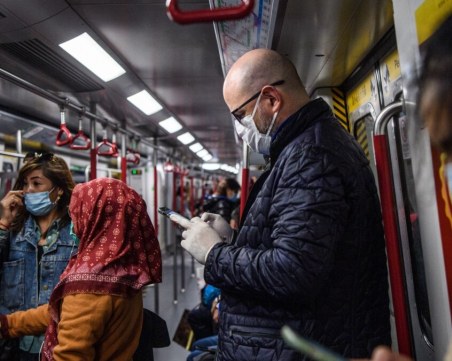 След 28 месеца: Свалят маските в обществения транспорт в Ню Йорк