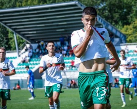 Юноша на Ботев с попадение за България U17