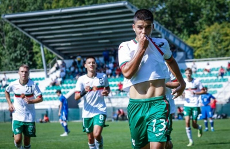 Юноша на Ботев с попадение за България U17