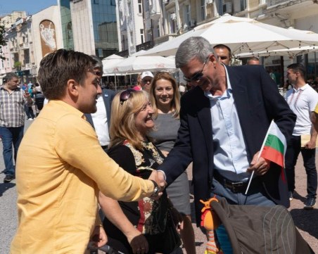 Кметът на Поповица към Стефан Янев: Добре дошъл тук, където поехте първа глътка въздух