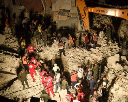 Пететажна сграда се срути в Алепо, има загинали