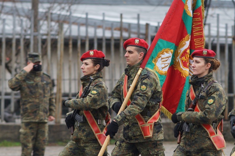 България финансира военните у нас заради заплаха от Русия