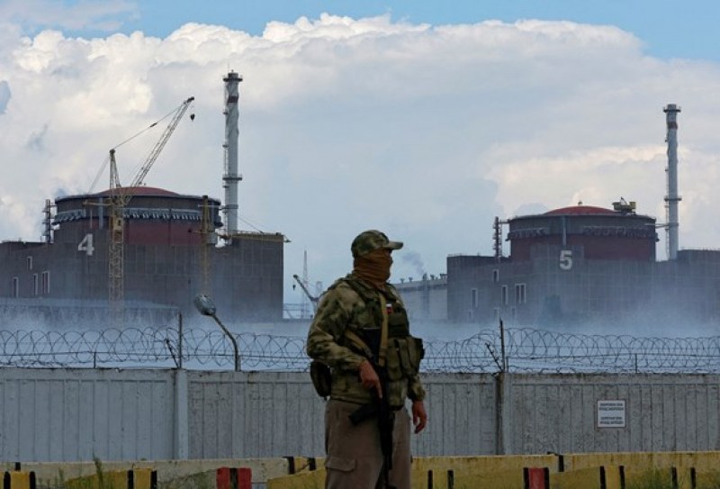 Обстрелът край украинската атомна електроцентрала Запорожие беше възобновен вчера, а