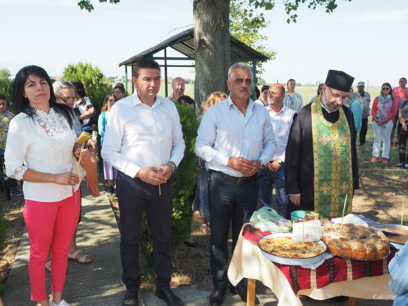 С курбан за здраве отбелязаха празника на село Маноле