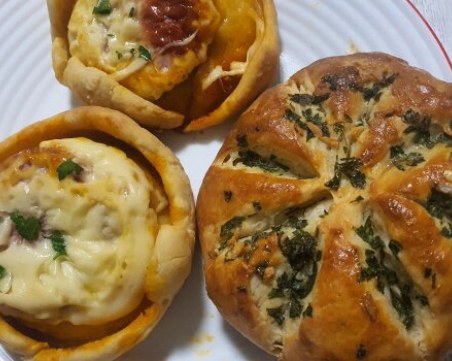 Лесна рецепта за пица пай и чеснова питка