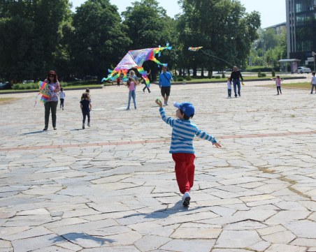 Уникален празник събира малки и големи в район 