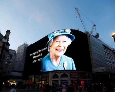 В памет на кралицата: Айфеловата кула угасна, Емпайър Стейт светна в лилаво