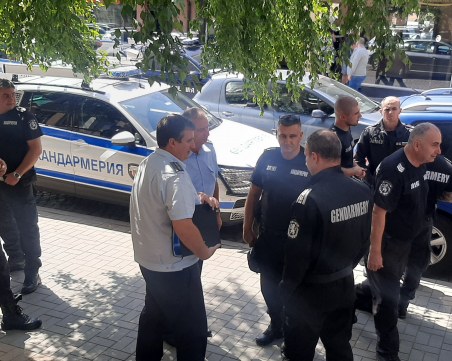 Пускат жандармеристи от цялата страна да охраняват наводнените карловски села