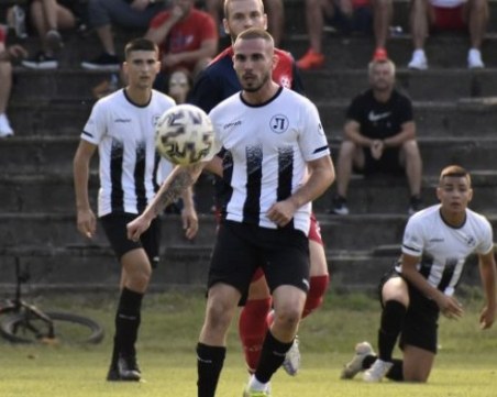 Дубълът на Локо загуби тежко в Бургас