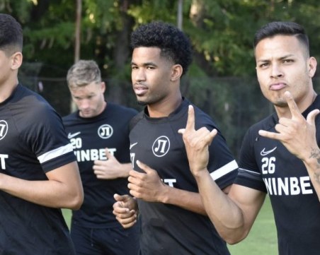 Евандро може да пропусне мача със Септември