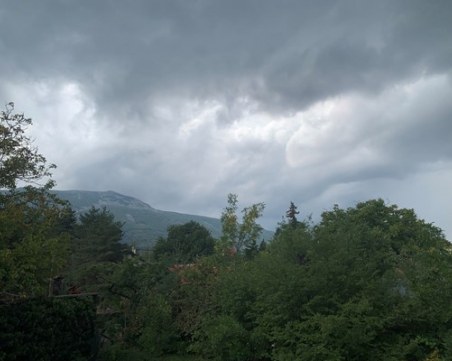 Гръмотевична буря удари София