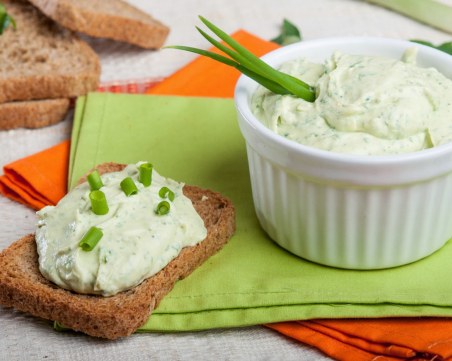 Рецепта за пастет от варени яйца с пресни подправки