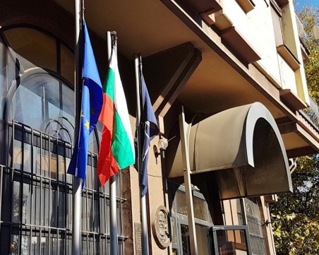 Шофьор удари две коли на българското посолство в Скопие и избяга