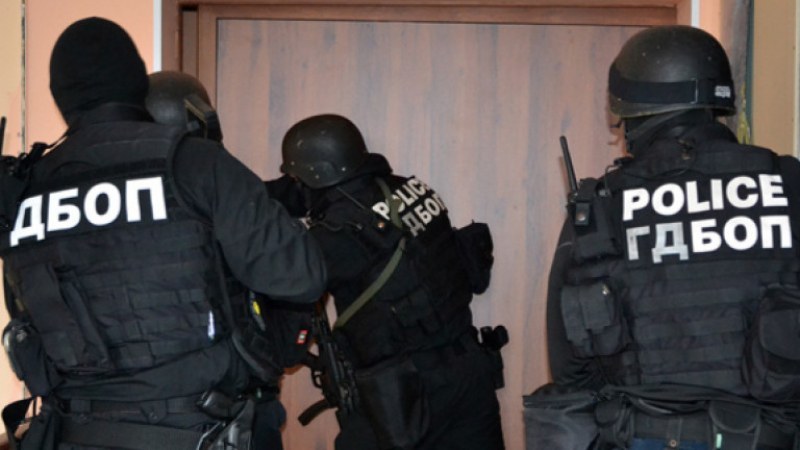 Трима души са задържани при спецоперация на ГДБОП за оръжие