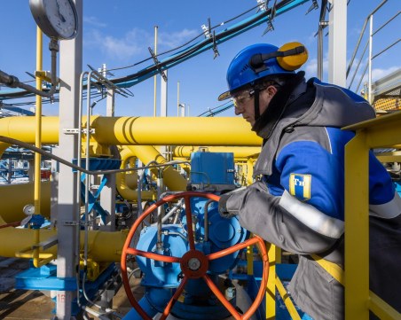 България готви бартер с Азербайджан – ток срещу газ