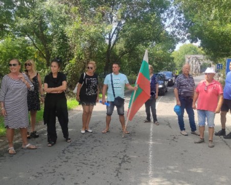 Протест на собственици на имоти в Синеморец -  искат да строят, а природзащитници да не пречат