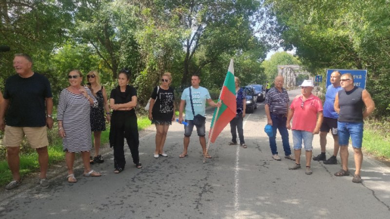 Протест на собственици на имоти в Синеморец -  искат да строят, а природзащитници да не пречат